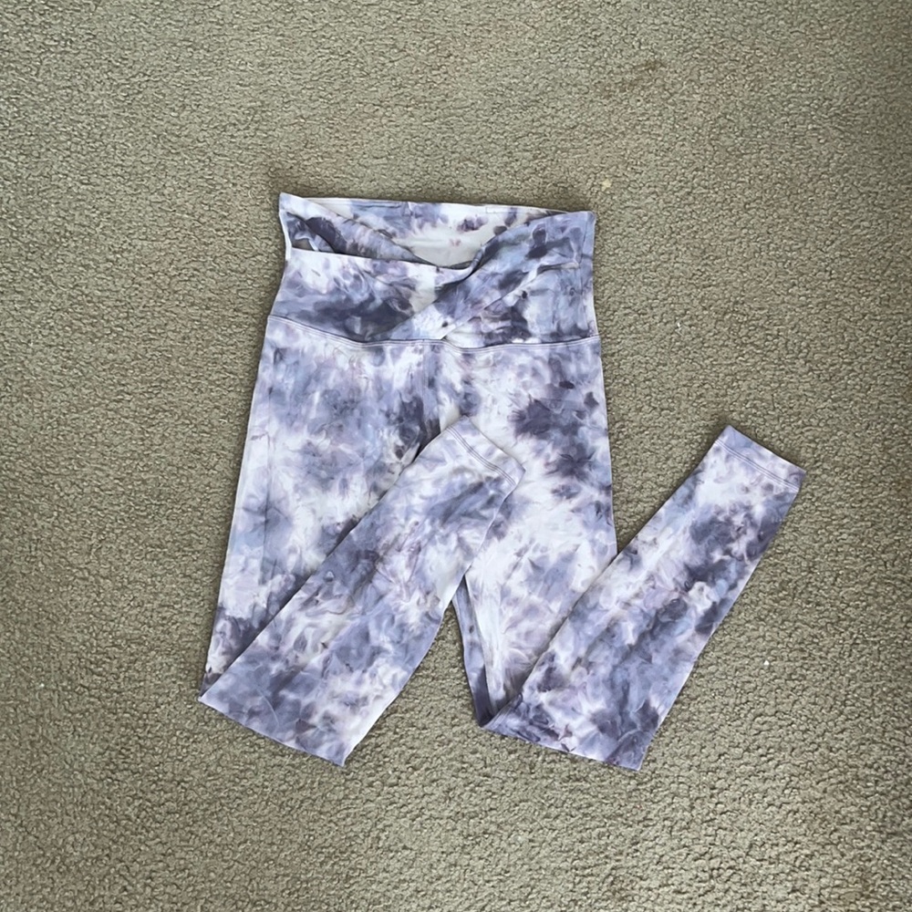 “Diamond Dye” Aligns Cross Waist